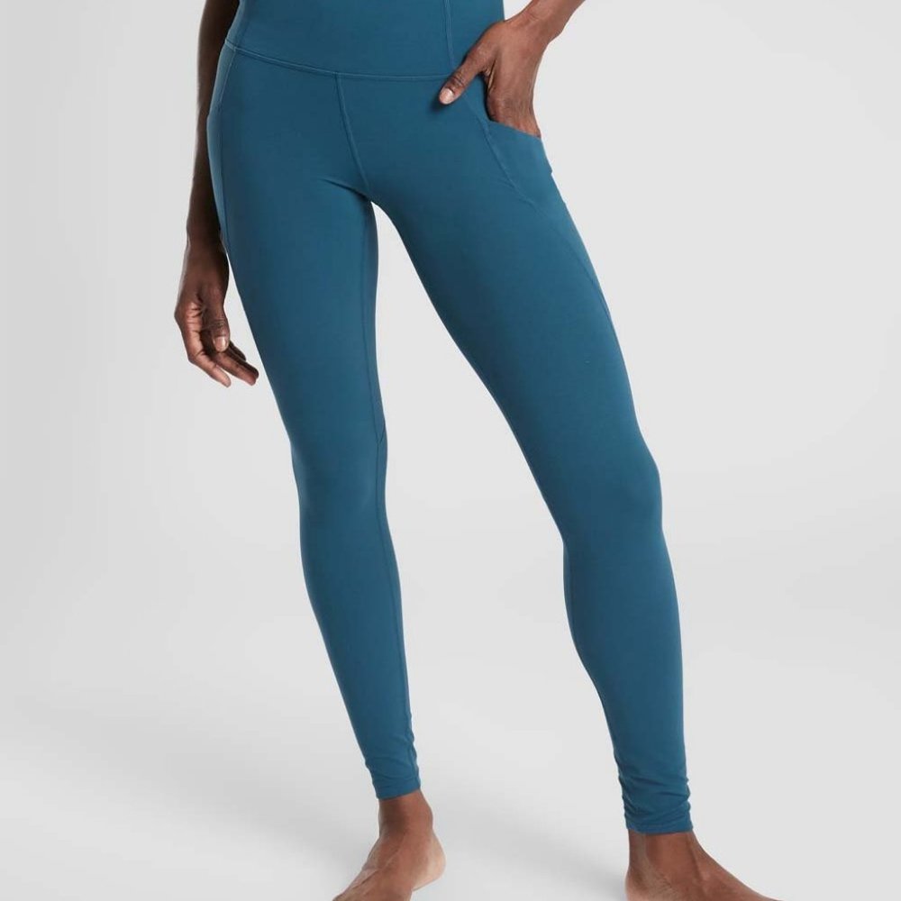 Athleta - Blue High Rise Peacock Salutation Stash Pocket Pow with pockets sz XXS